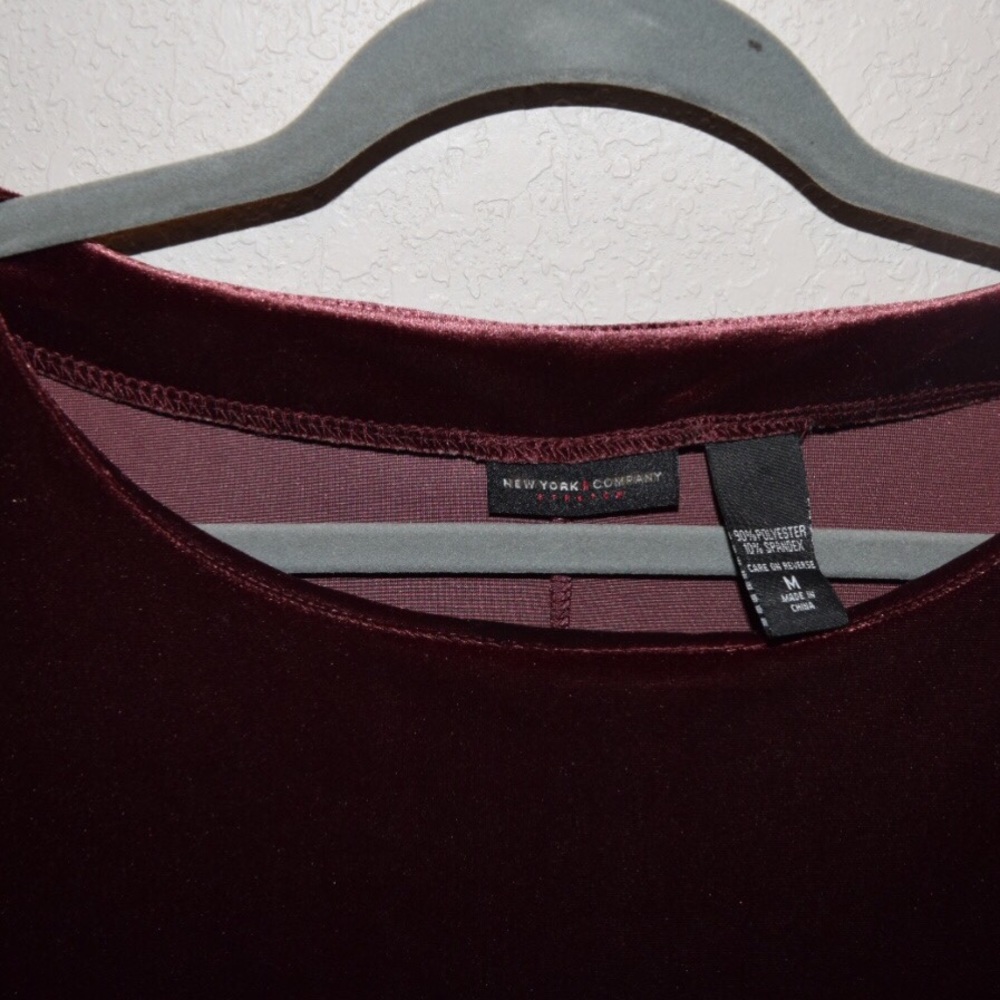 🛑SOLD🛑 New York and company maroon velvet dress - Picture 4 of 6